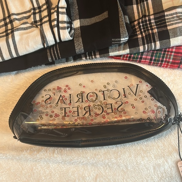 Victoria Secret Pajama Bottoms lot of 4 with new makeup case - Picture 3 of 5